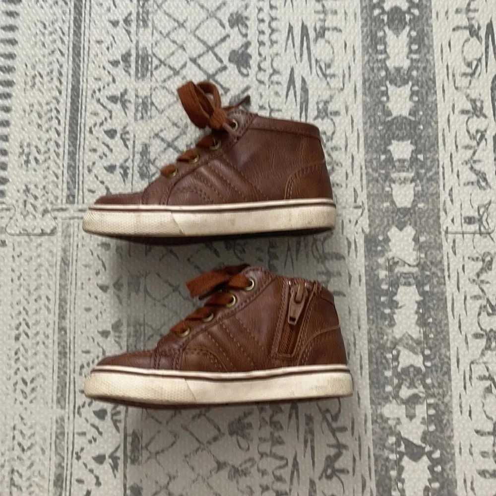 🎄Clearance Cat & Jack toddler Florian Mid‎ Top Leather Sneaker Brown
